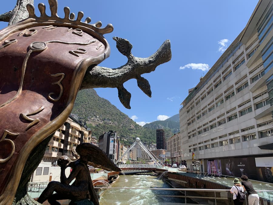 Las agencias internacionales confían en la economía de Andorra